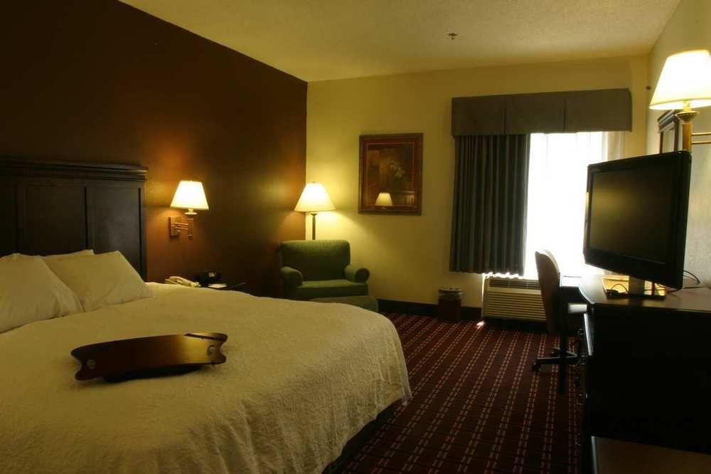 Hampton Inn Kansas City בלו ספרינגס מראה חיצוני תמונה