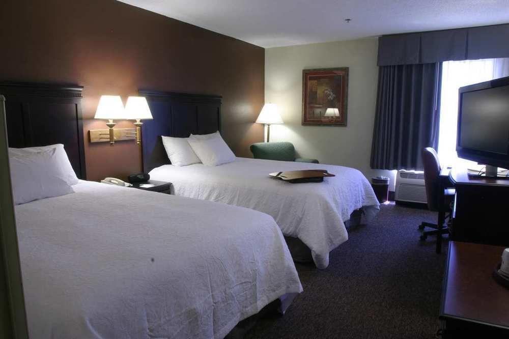 Hampton Inn Kansas City בלו ספרינגס מראה חיצוני תמונה