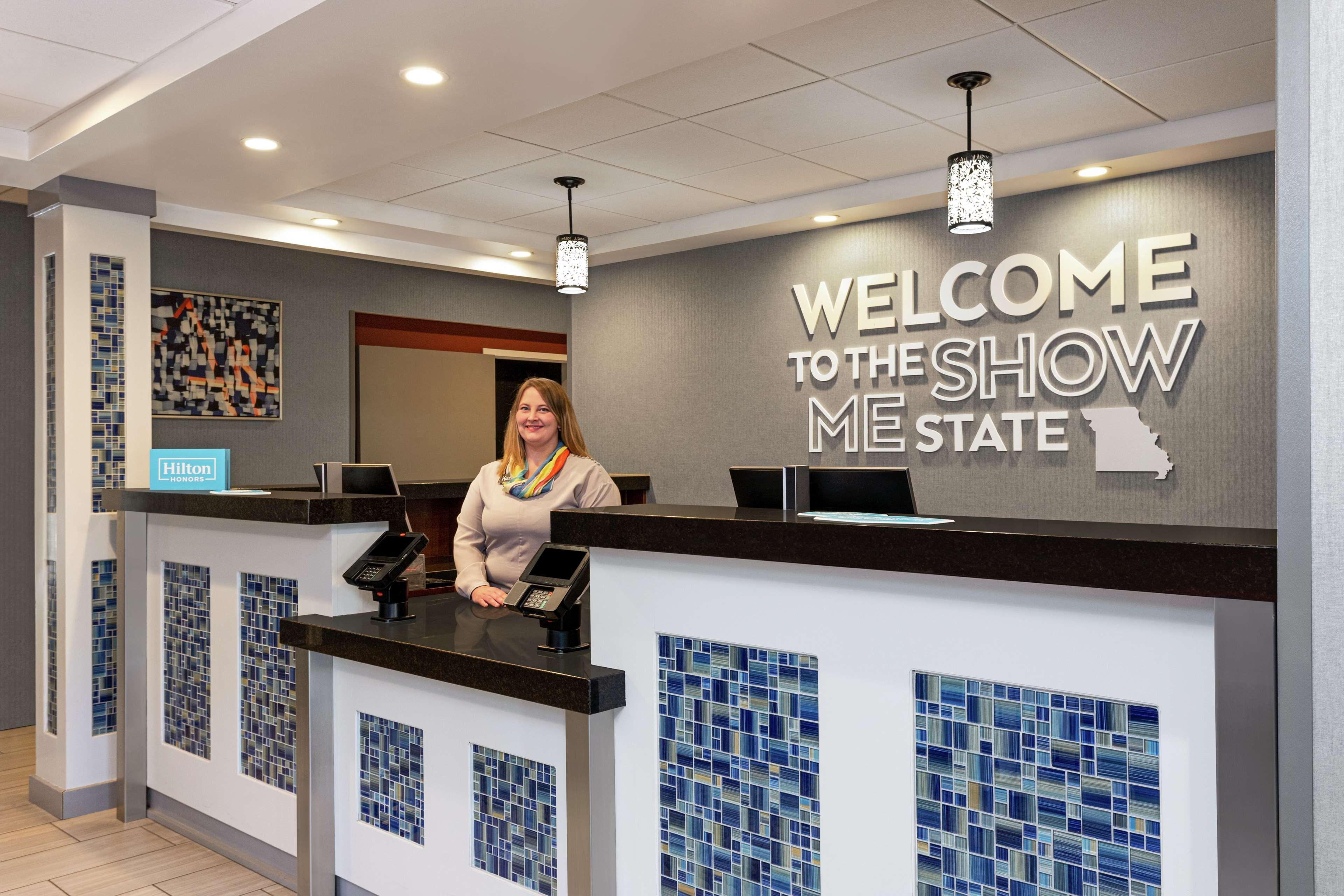 Hampton Inn Kansas City בלו ספרינגס מראה חיצוני תמונה