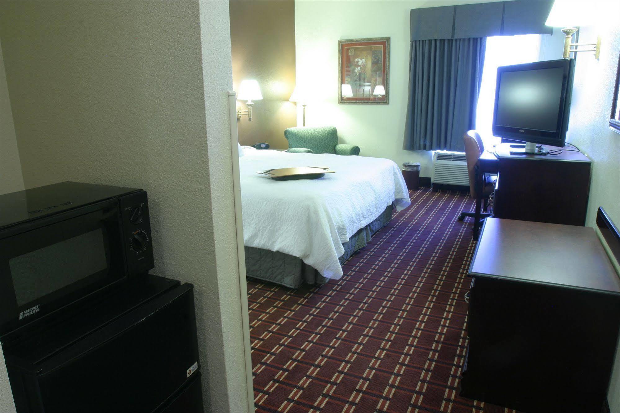 Hampton Inn Kansas City בלו ספרינגס מראה חיצוני תמונה