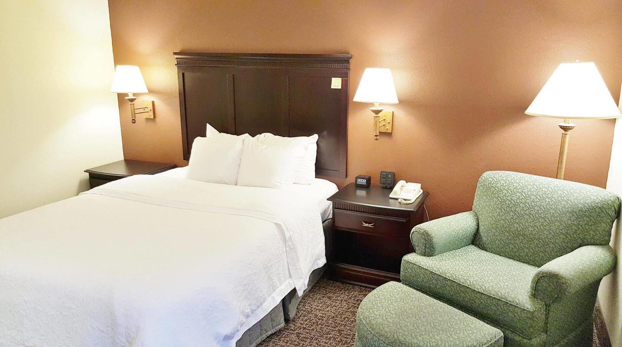 Hampton Inn Kansas City בלו ספרינגס מראה חיצוני תמונה