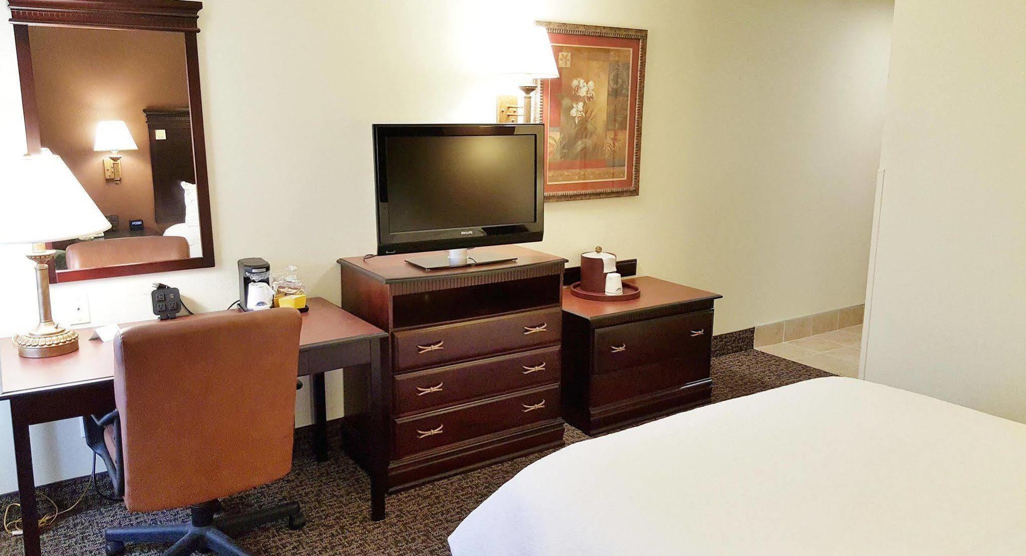 Hampton Inn Kansas City בלו ספרינגס מראה חיצוני תמונה