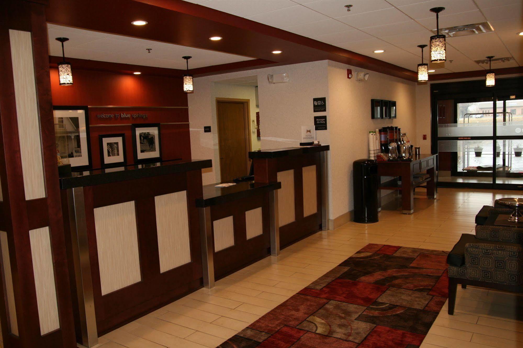 Hampton Inn Kansas City בלו ספרינגס מראה חיצוני תמונה